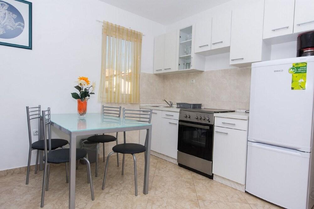 Dragutin - A2 Drugi kat