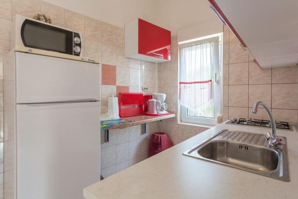 Marija - 40 m From Beach - A2-crveni