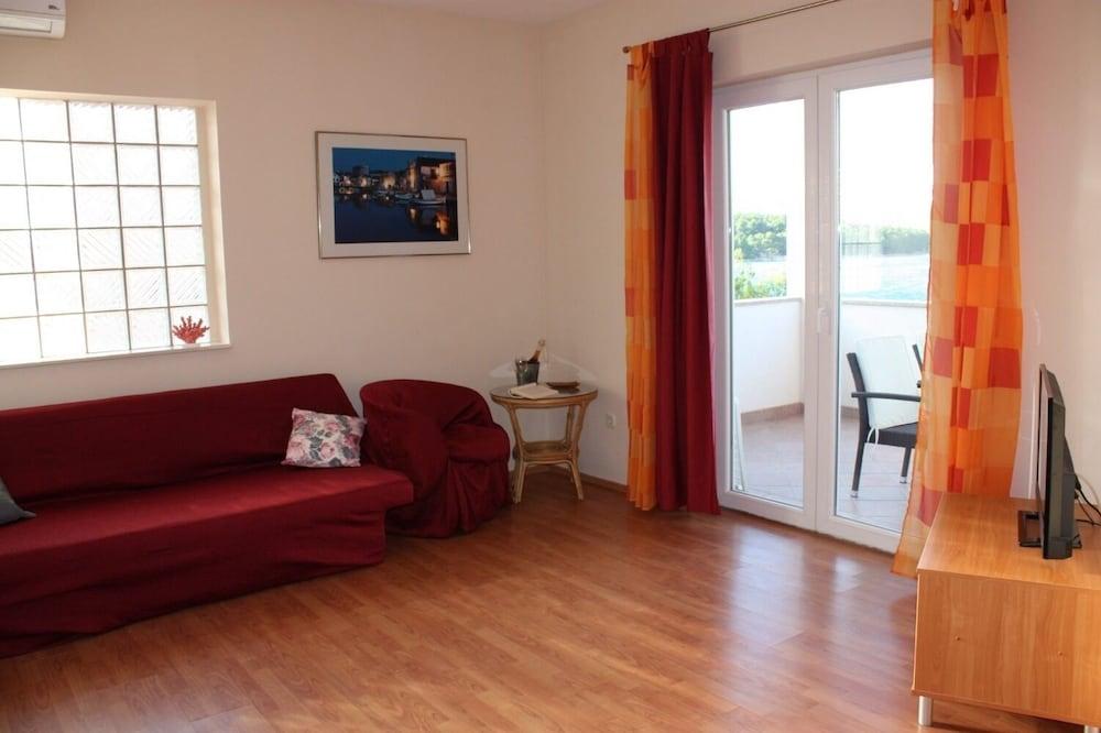 Niko - With Pool - A3