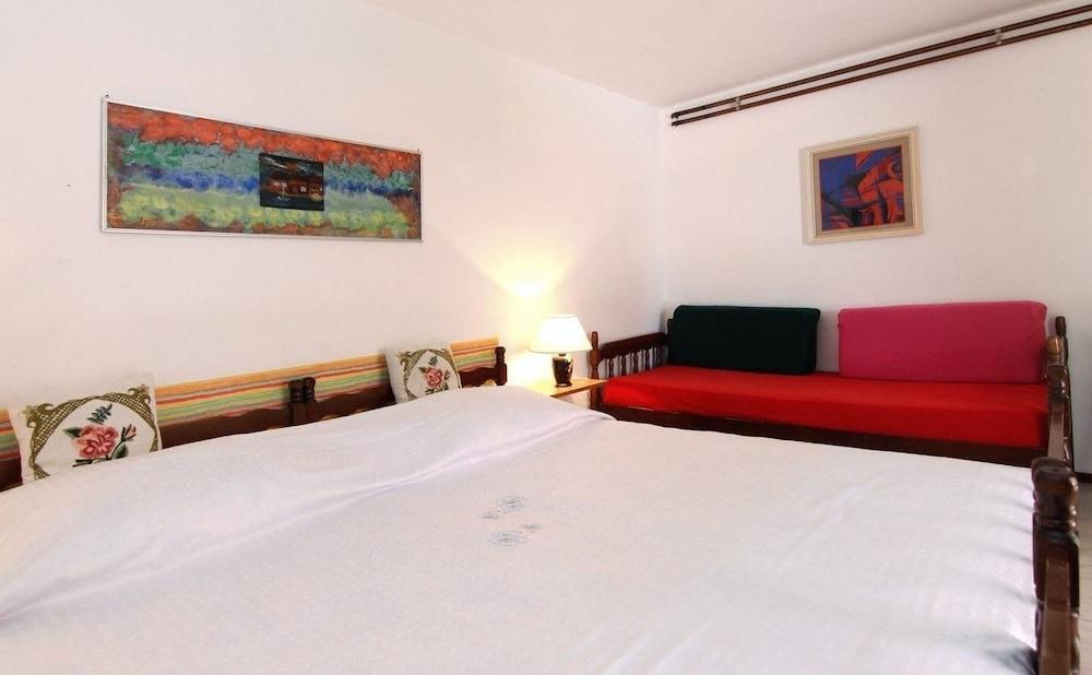 Nik - 50m From Beach - A5