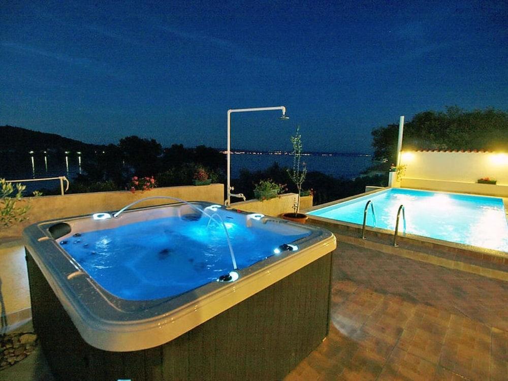 Denko - With Pool - SA3