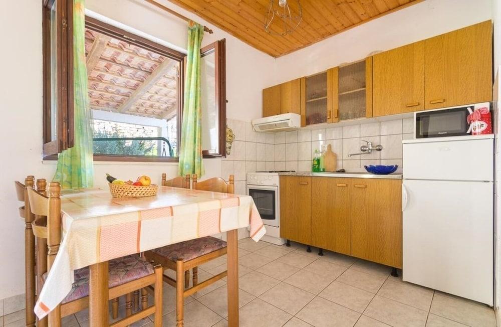 Tirkiz - 80m From the sea - A3 Klara