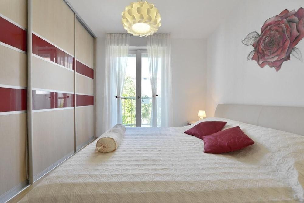 Sama - Modern & Comfortable - A1