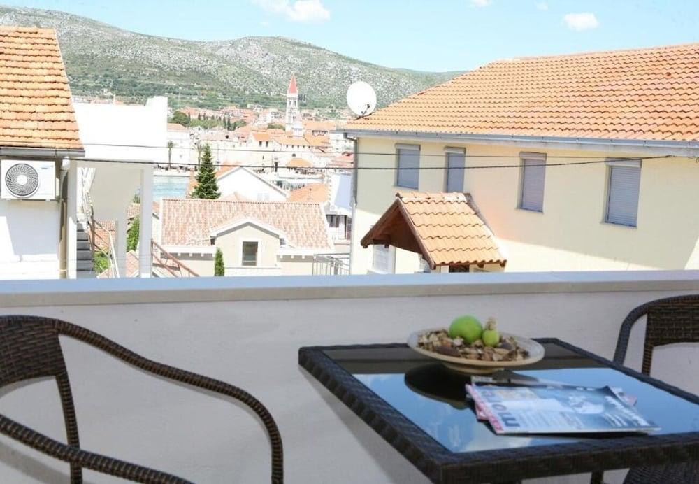 Stjepan - Free Parking - SA4