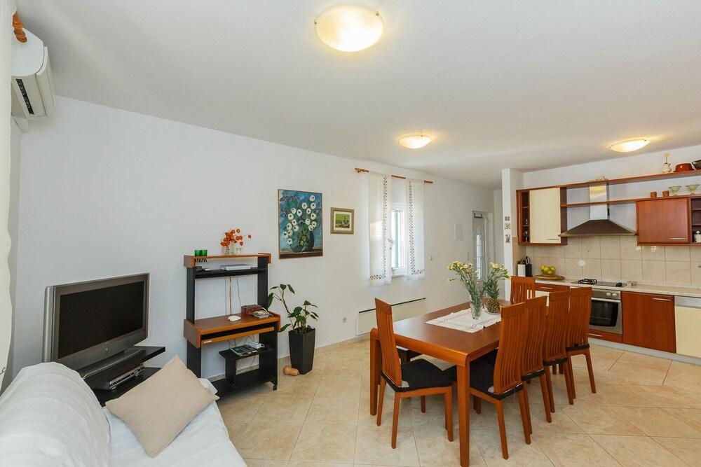 Sanda - With Pool - H