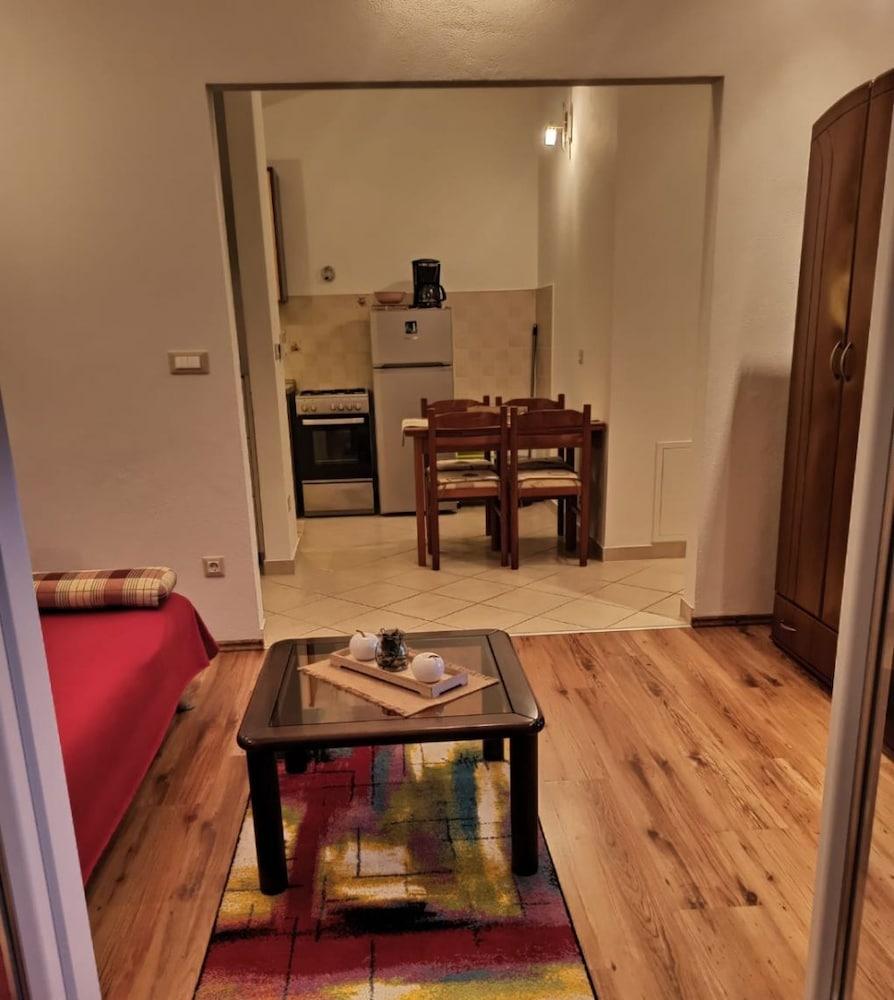 Jakir - With Terrace - A1