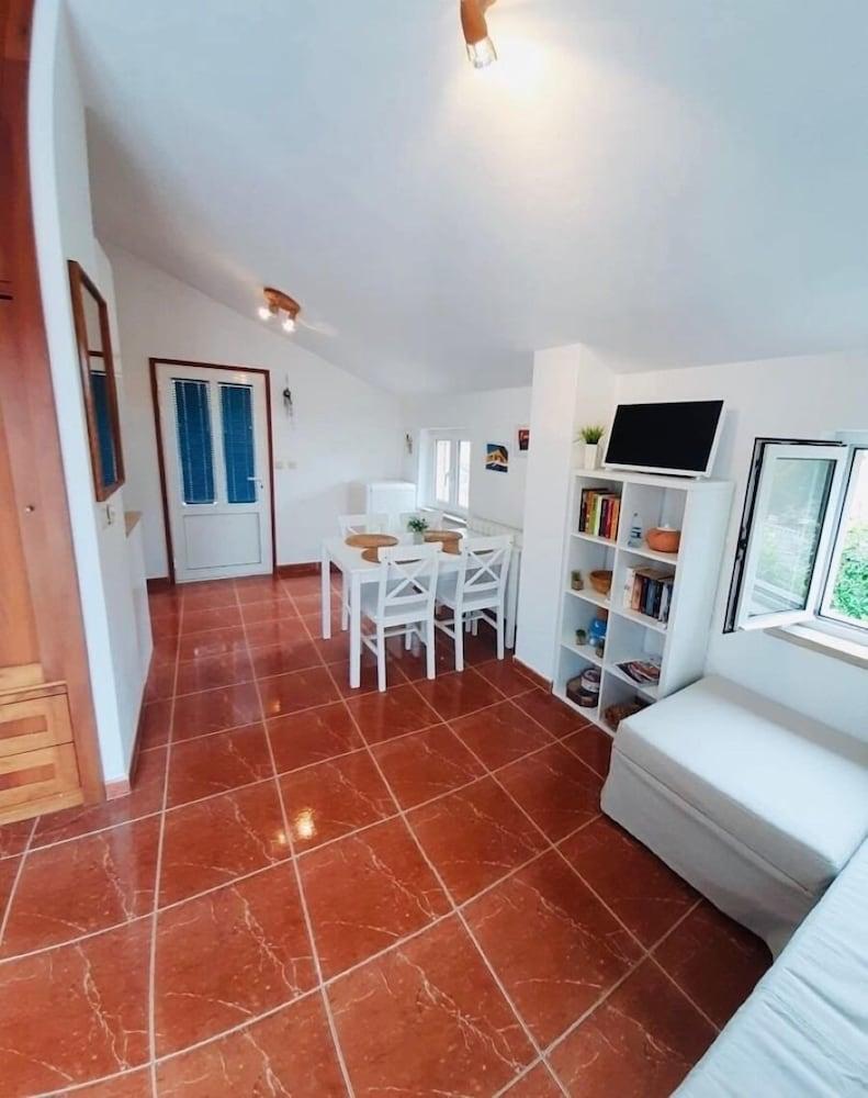 Linda1 - 20m From the sea - SA1