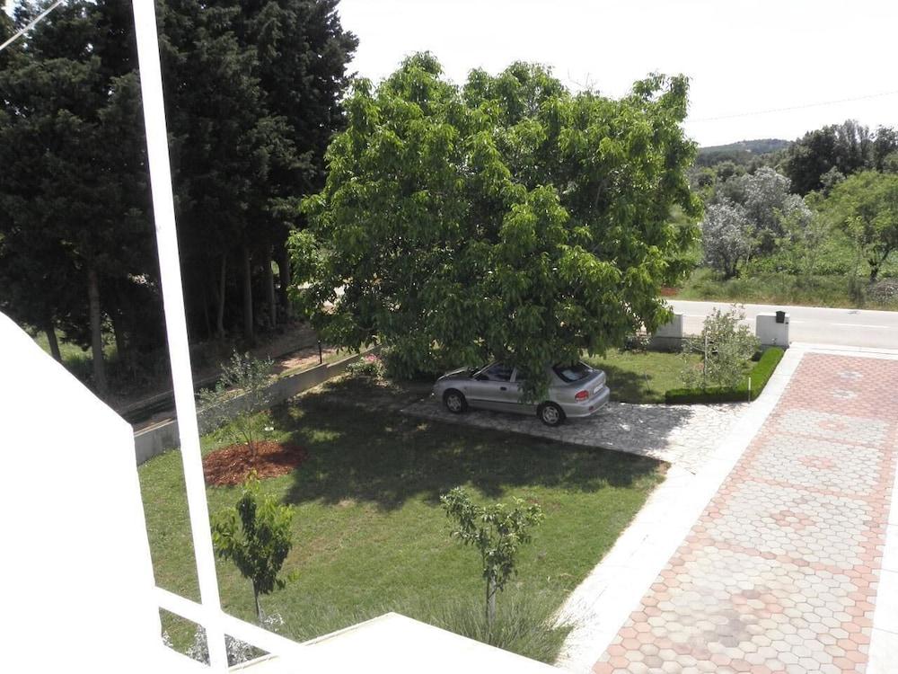 Kuce - 150m From the Beach With Parking - SA2