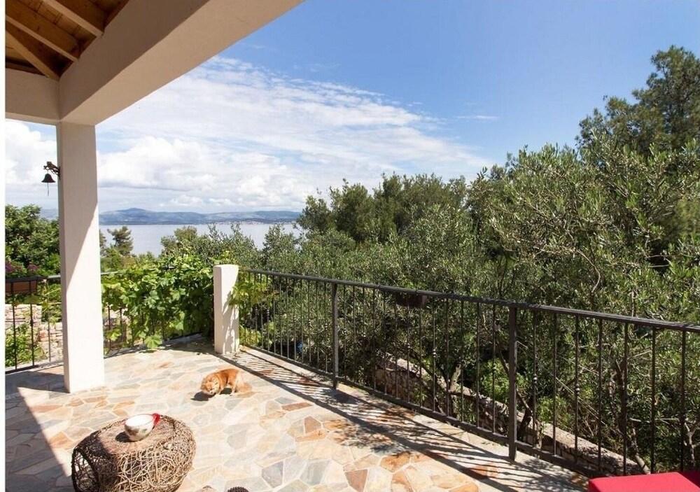 Jagoda - Next to the sea - A1