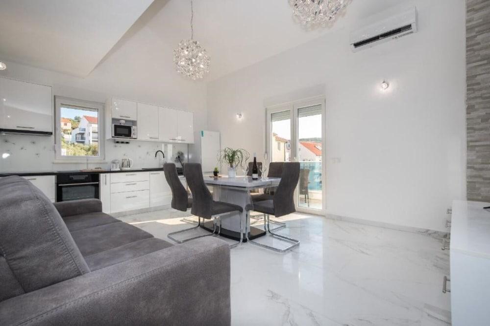 Jakov - Modern and Cosy With Pool - B3