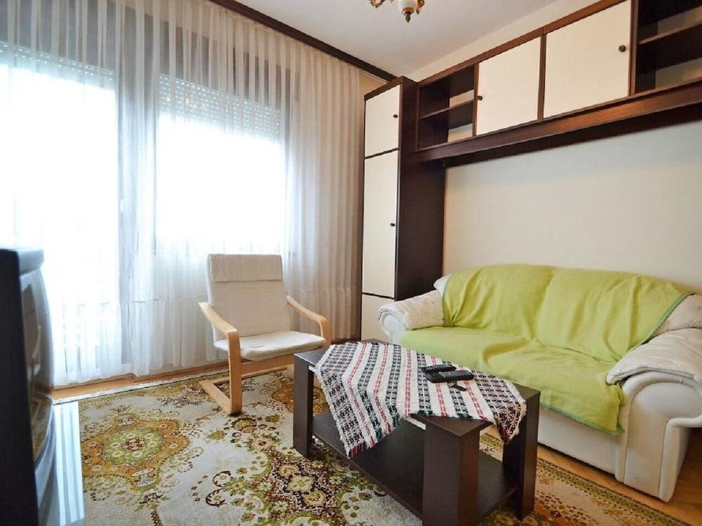 Ruža - Comfortable 2 Bedrooms Apartment - A1