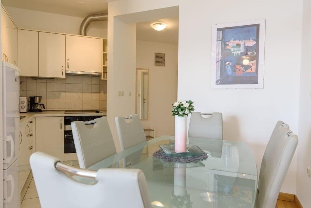 Pery - 2 Bedroom sea View Apartment - A1