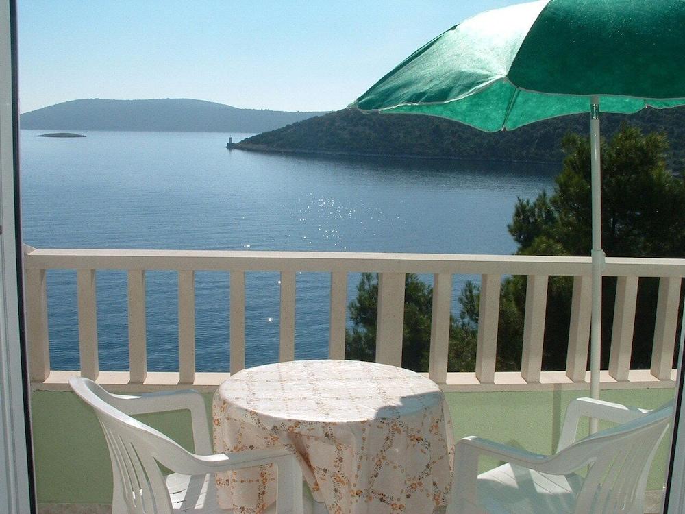 Tonka - 10 m From Beach - A6