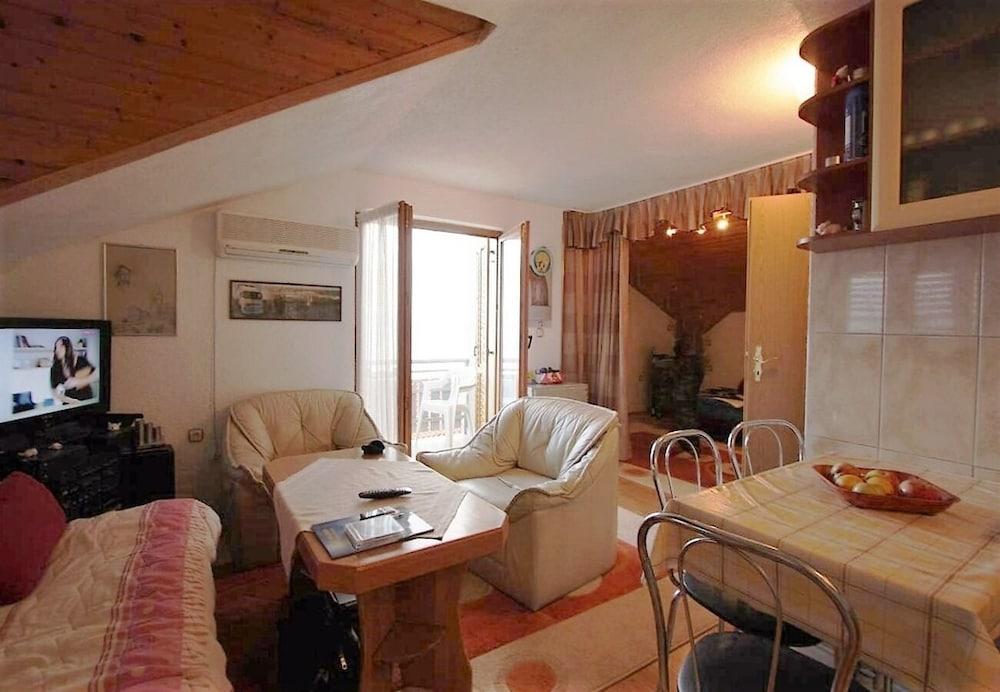 Šera - 50 m From Beach - A3