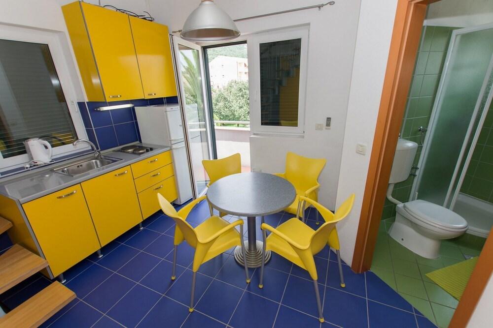 Cobra - Excellent Location - A1