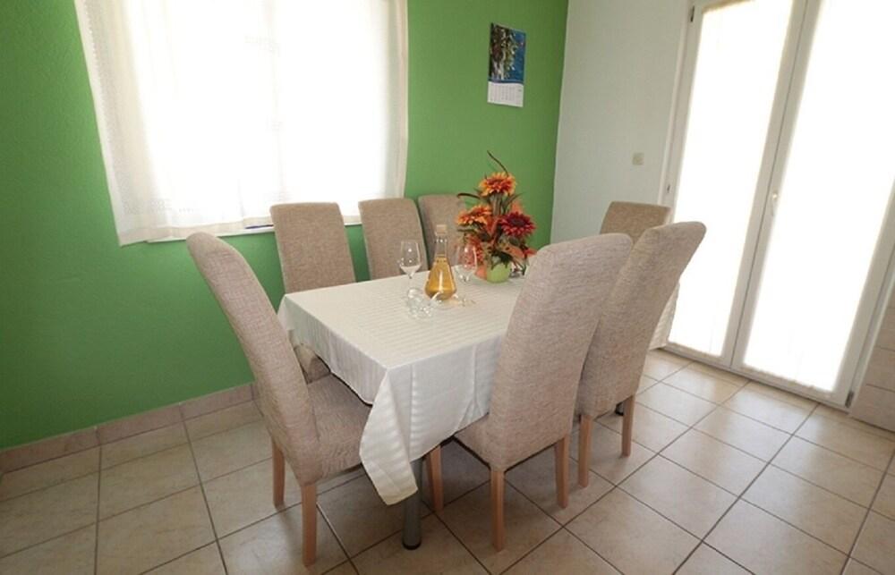 Jovize - Free Parking - A5