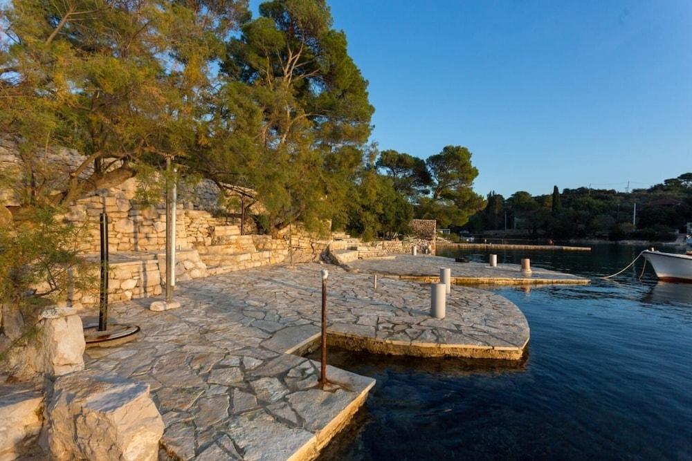 Petra - 50 m From Pebble Beach - A1-gornji