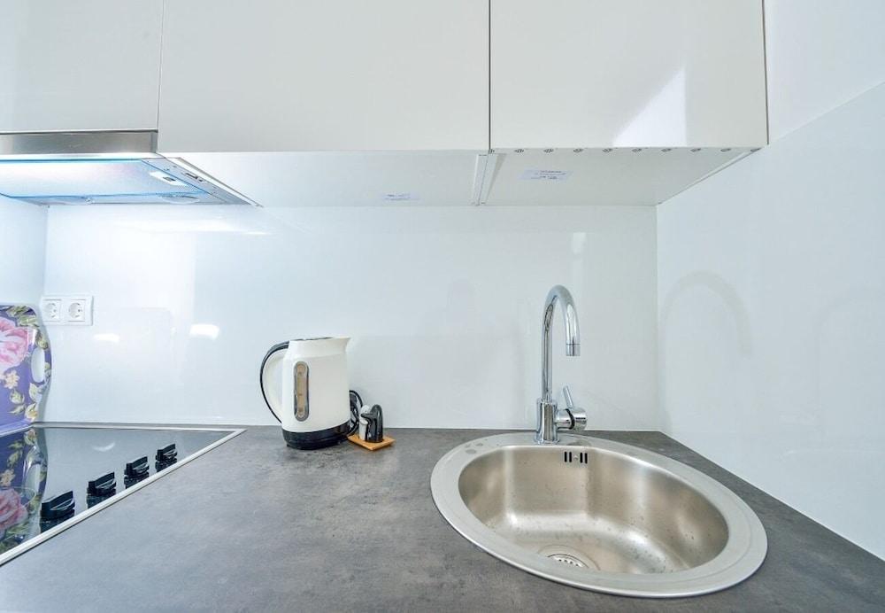 Sunny by the Sea - App3