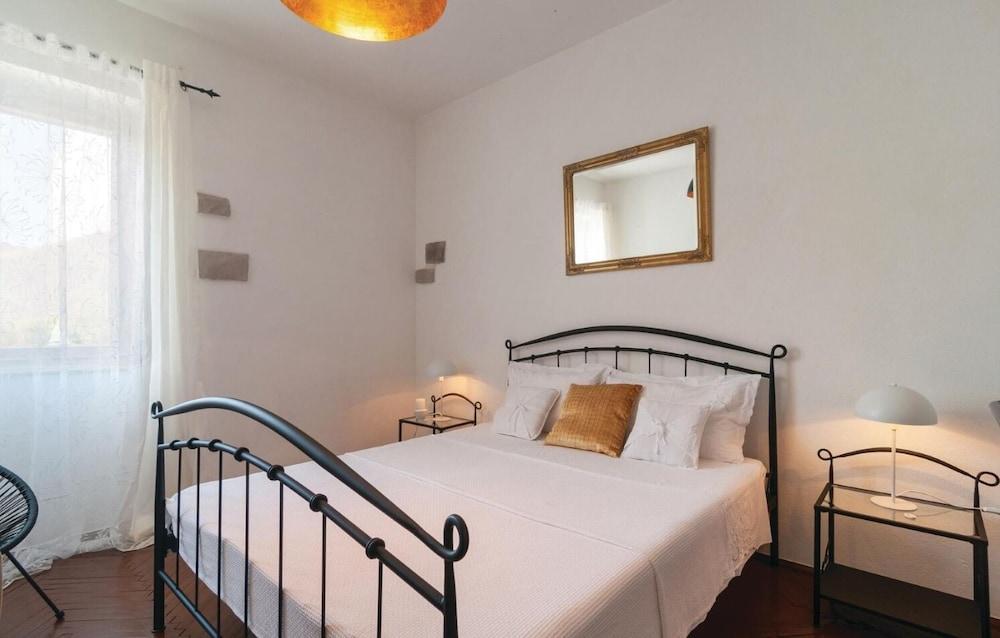 Zoki - Pool House - H