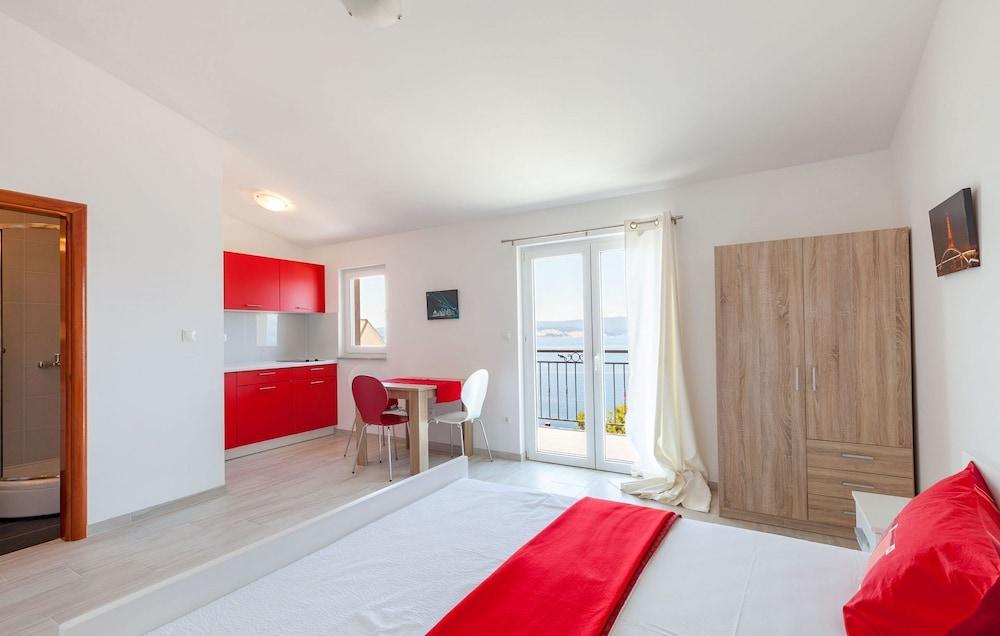 Ana - Free Parking - SA6