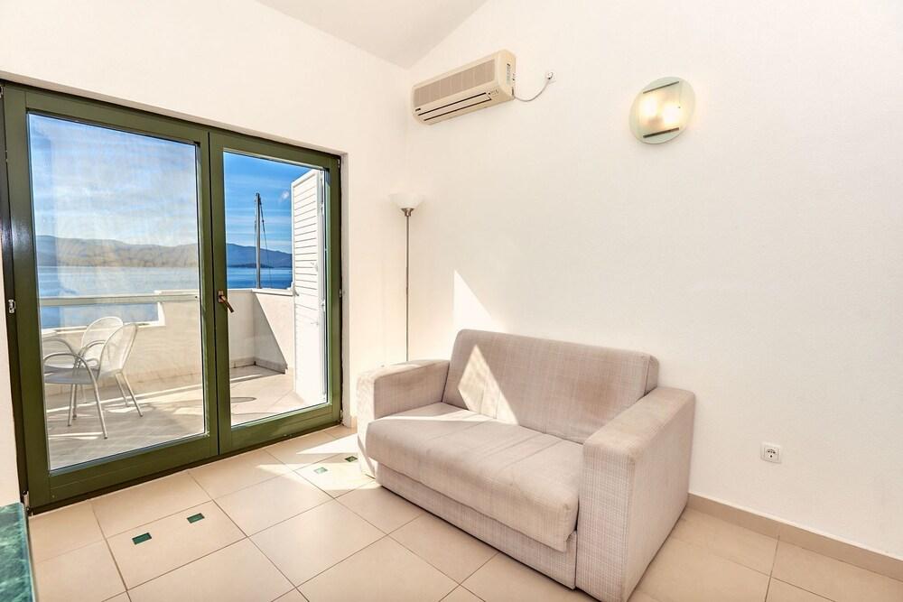 Sea Front - Free Parking - A3