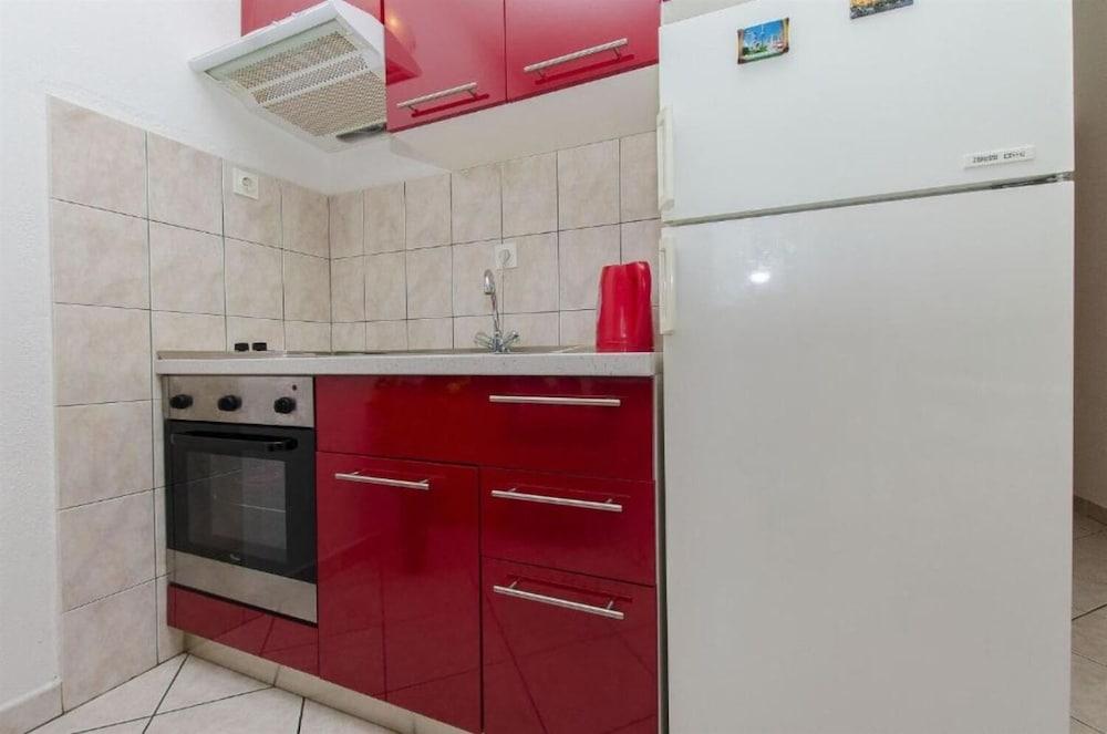 Adel - 70 m From Beach - A2