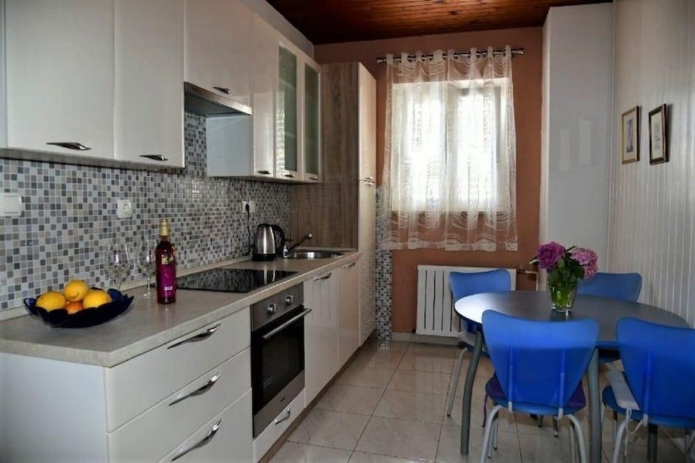 Adel - 70 m From Beach - A1