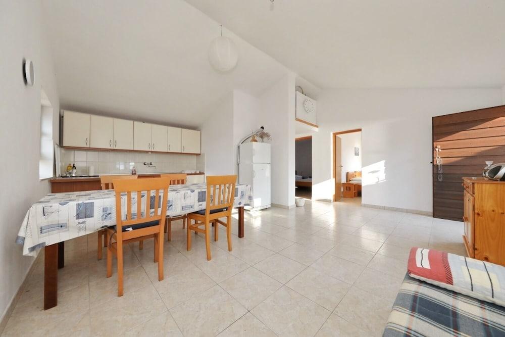 Mari - Whole Island for you - H