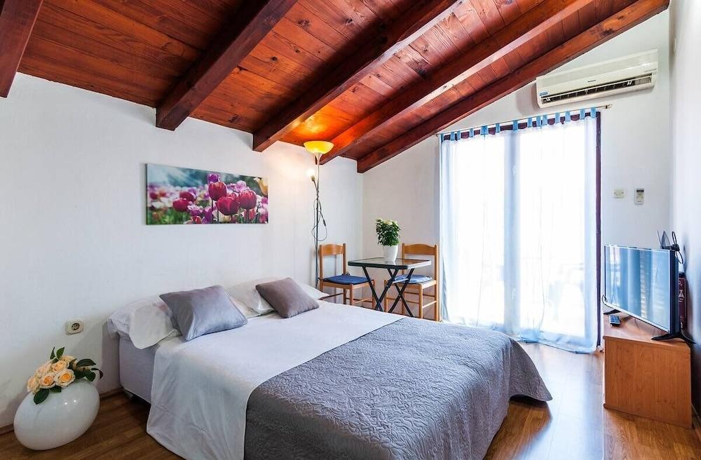 Brane - Free Parking - SA6 Josip