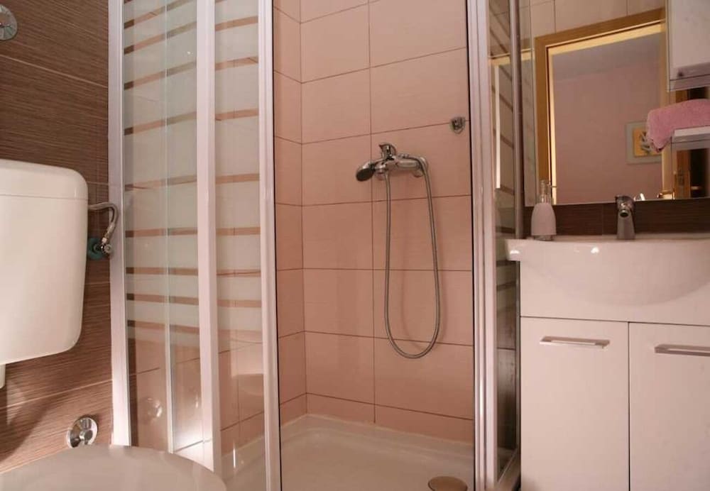 Stjepan - Free Parking - SA2