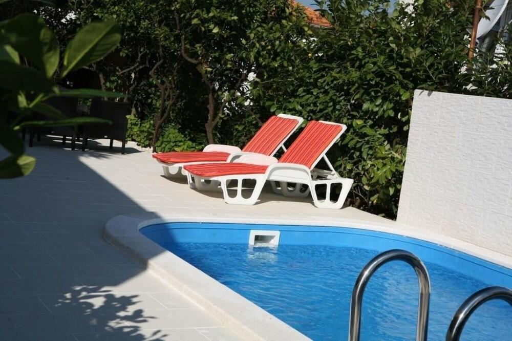 Stjepan - Free Parking - SA2