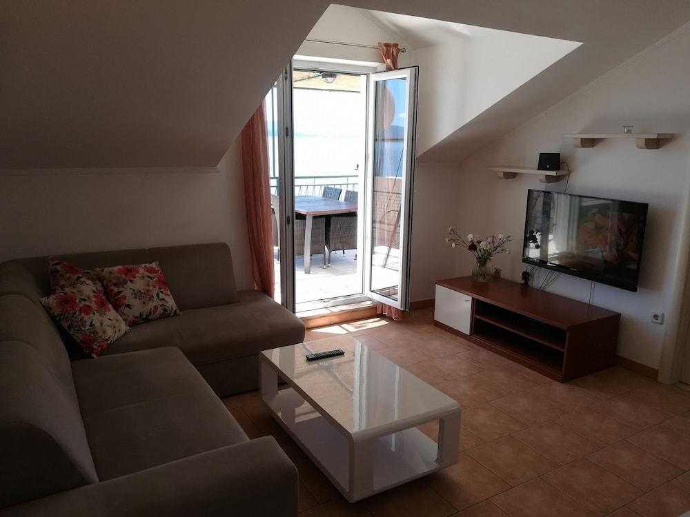 Pava - Direct at the Beach With Terrace - A1