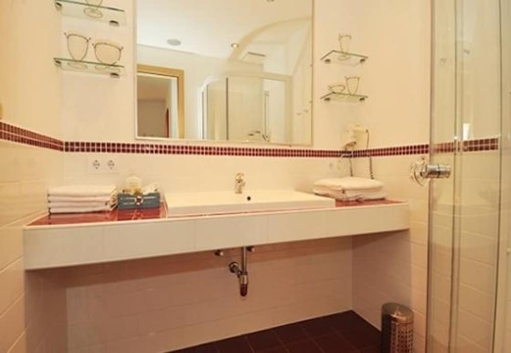 Martin - Modern - A4