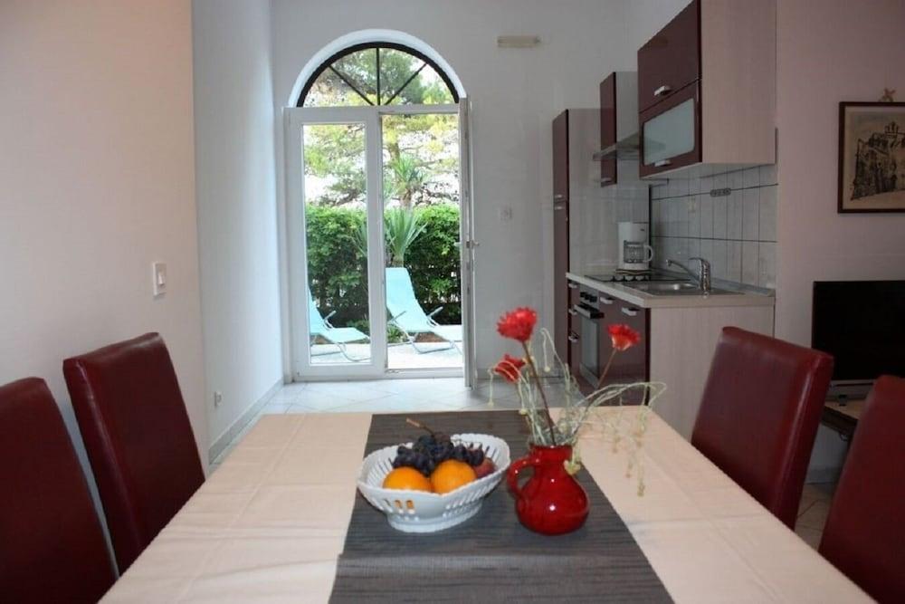 Niko - With Pool - A1