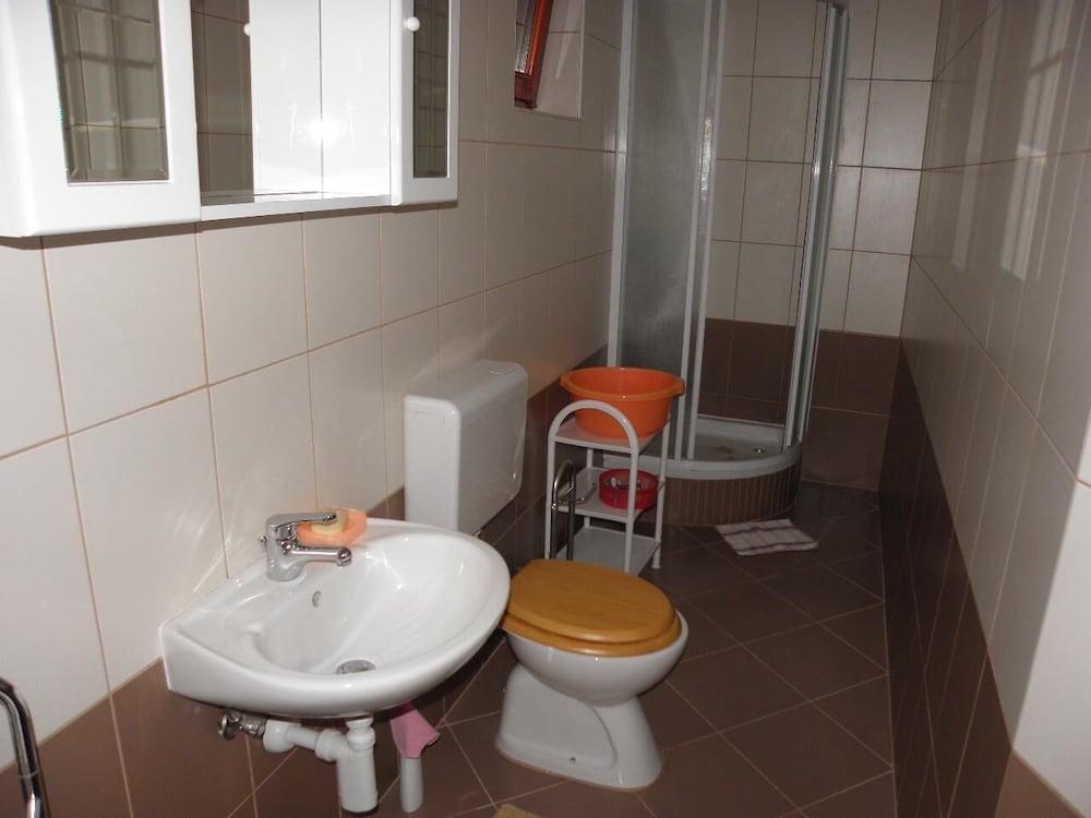 Josef - Seaview - A3 Plavi