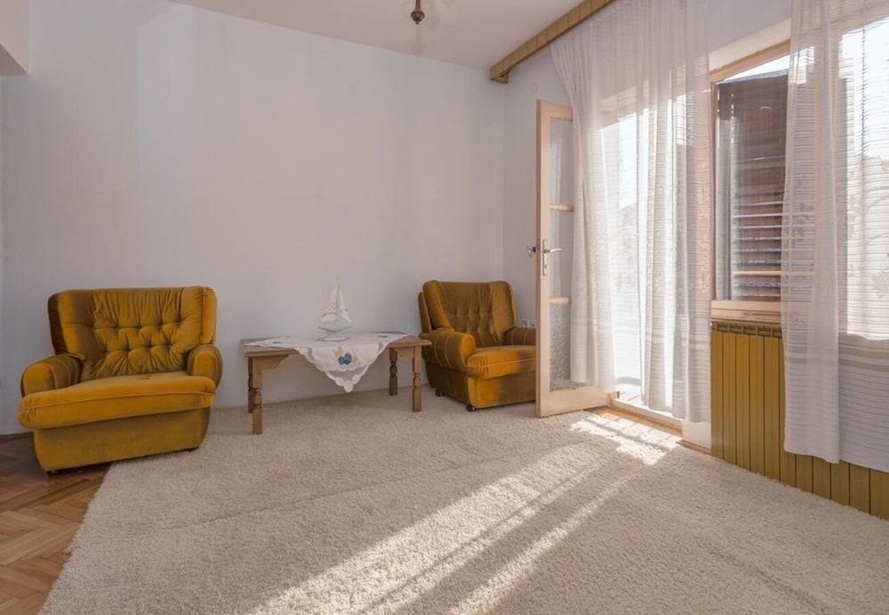 Igor - Near Center - A4-hector