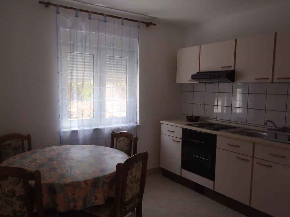 Atomic - 100 m From Pebble Beach - A1