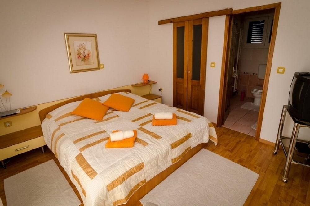 Old Town - Great Location - H