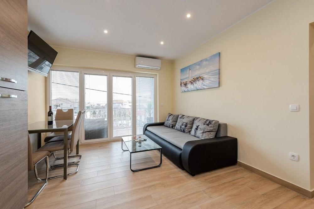 Tomo - Open Pool and Pool for Children - A6