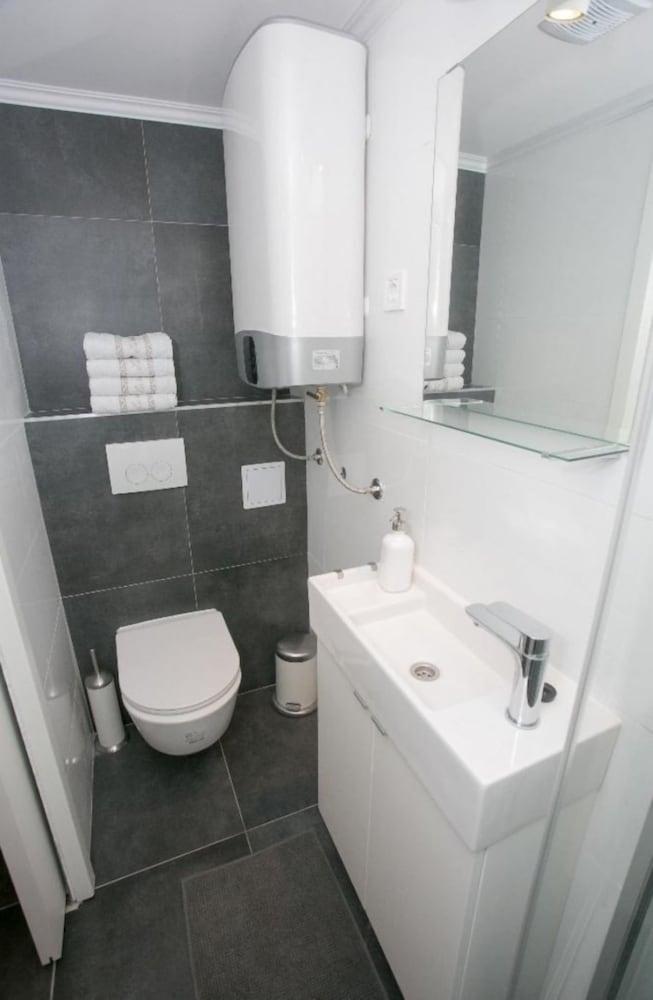 Marina - With Parking - SA1