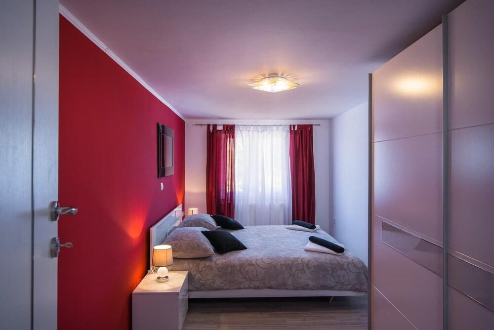 Mario - With Pool - H