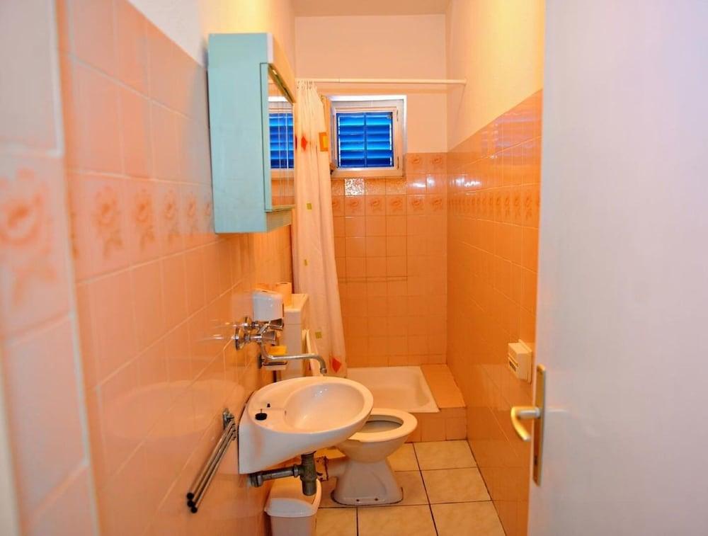 Draga - 15 m From Pebble Beach - A4