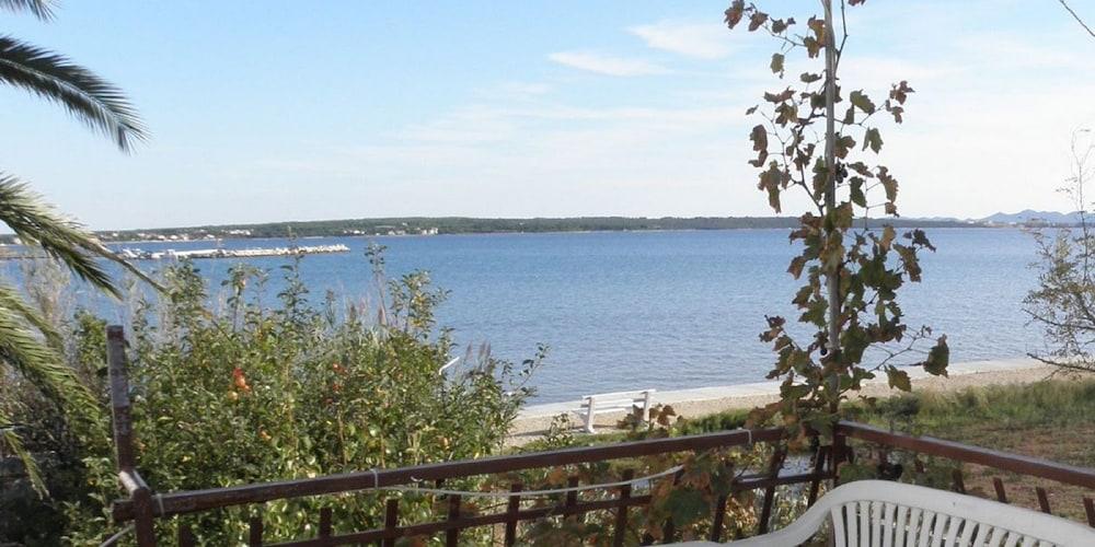 Teo - 8m From the sea & Parking - A2 Bijeli