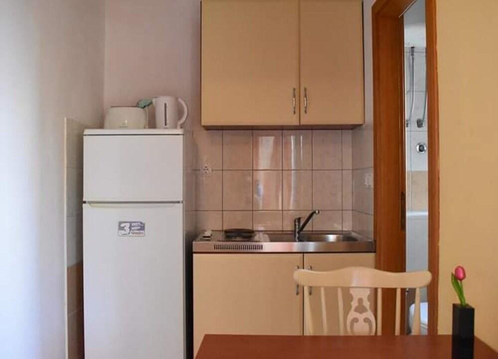 Mir - Close to Beach - SA4