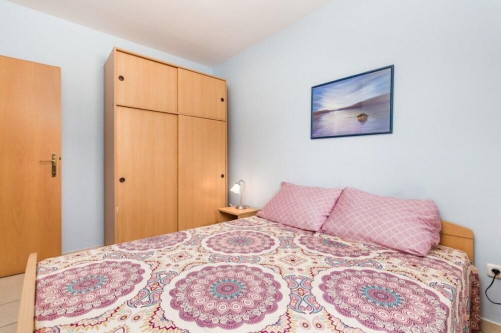 Cathy - 50m From the Beach - A2