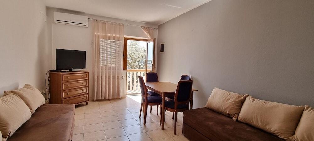 Mark - 10 m From sea - A4