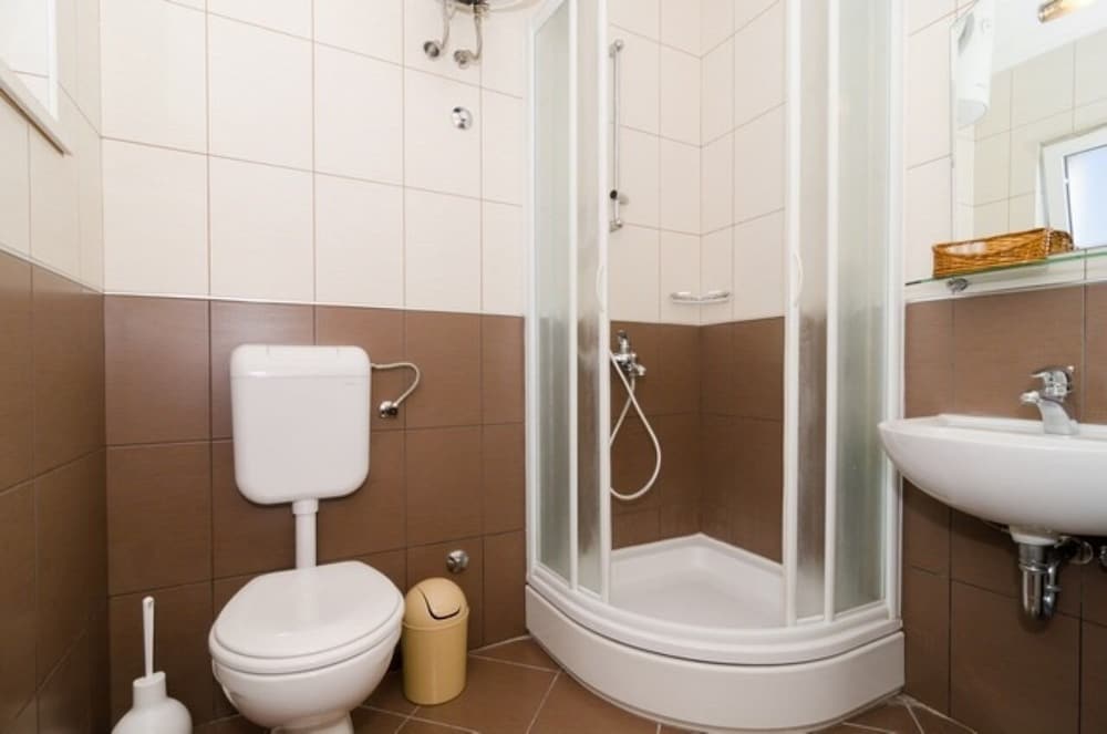 Pavo - Comfortable With Parking Space - A6