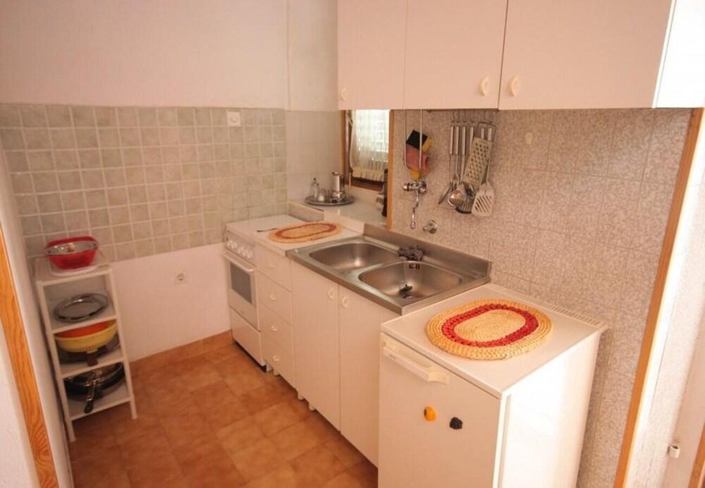 Tonci - 30 m From Beach - A1 Doli