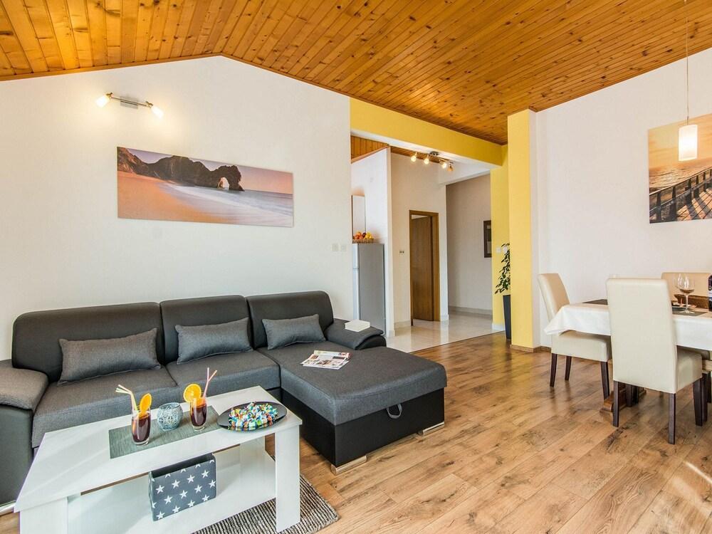 Mima - 150 m From the Beach - A3