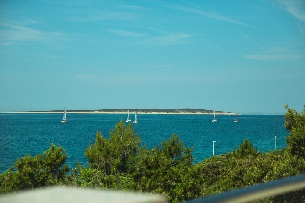 UGA - Perfect Location - A4 - Sanja